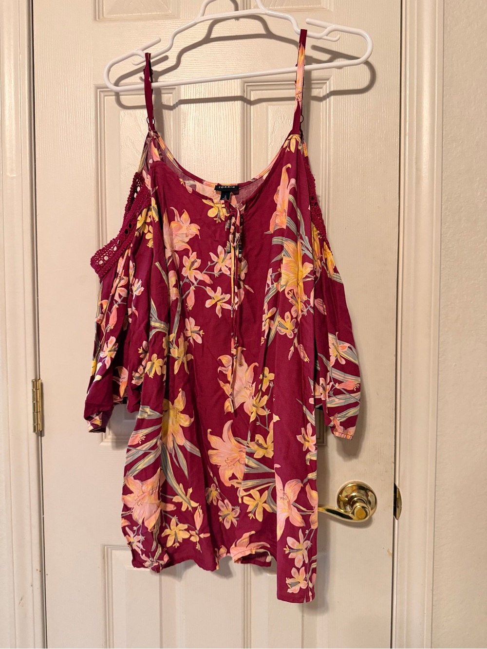 torrid Burgundy Floral Cold-Shoulder Camisole with Lace Trim